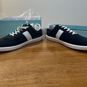 Modern Fiction Casual Sneaker
